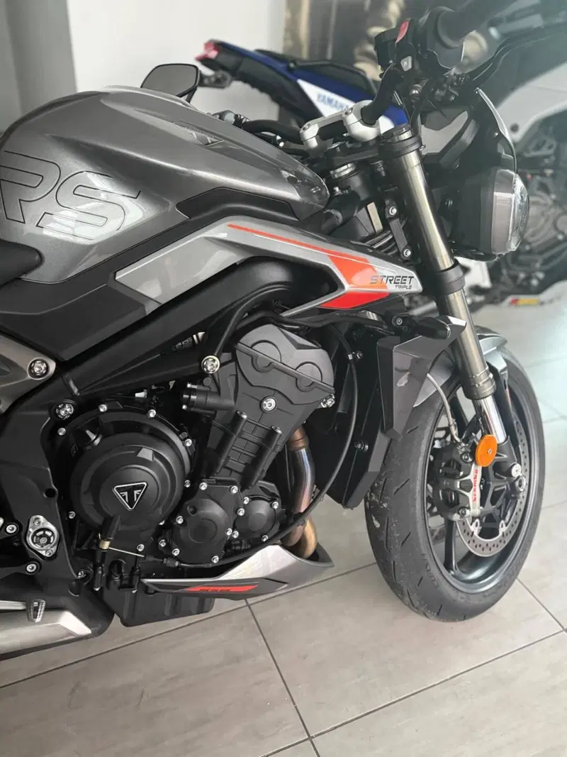 Triumph Street Triple 765 RS (2023 - 26) (3)