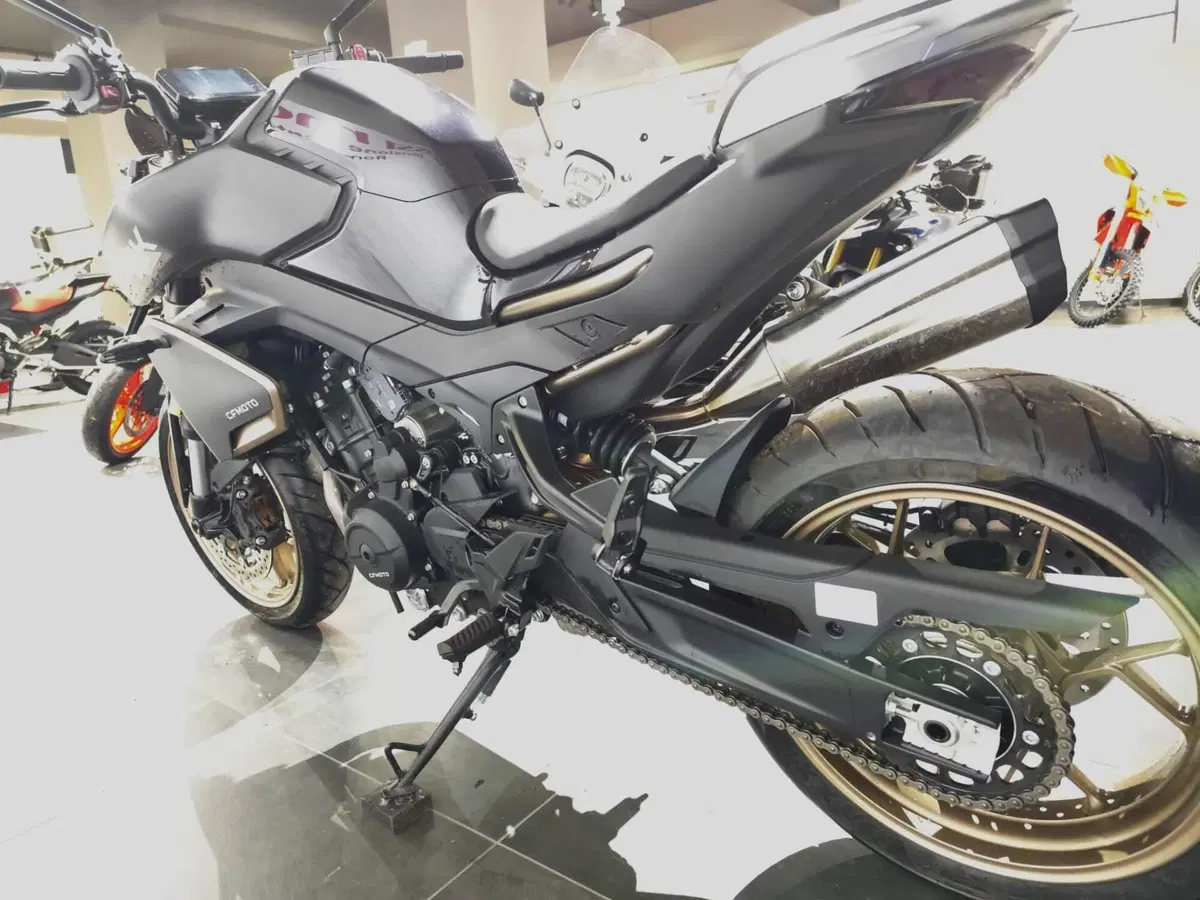 CFMOTO 800NK Sport (2023 - 26) (5)