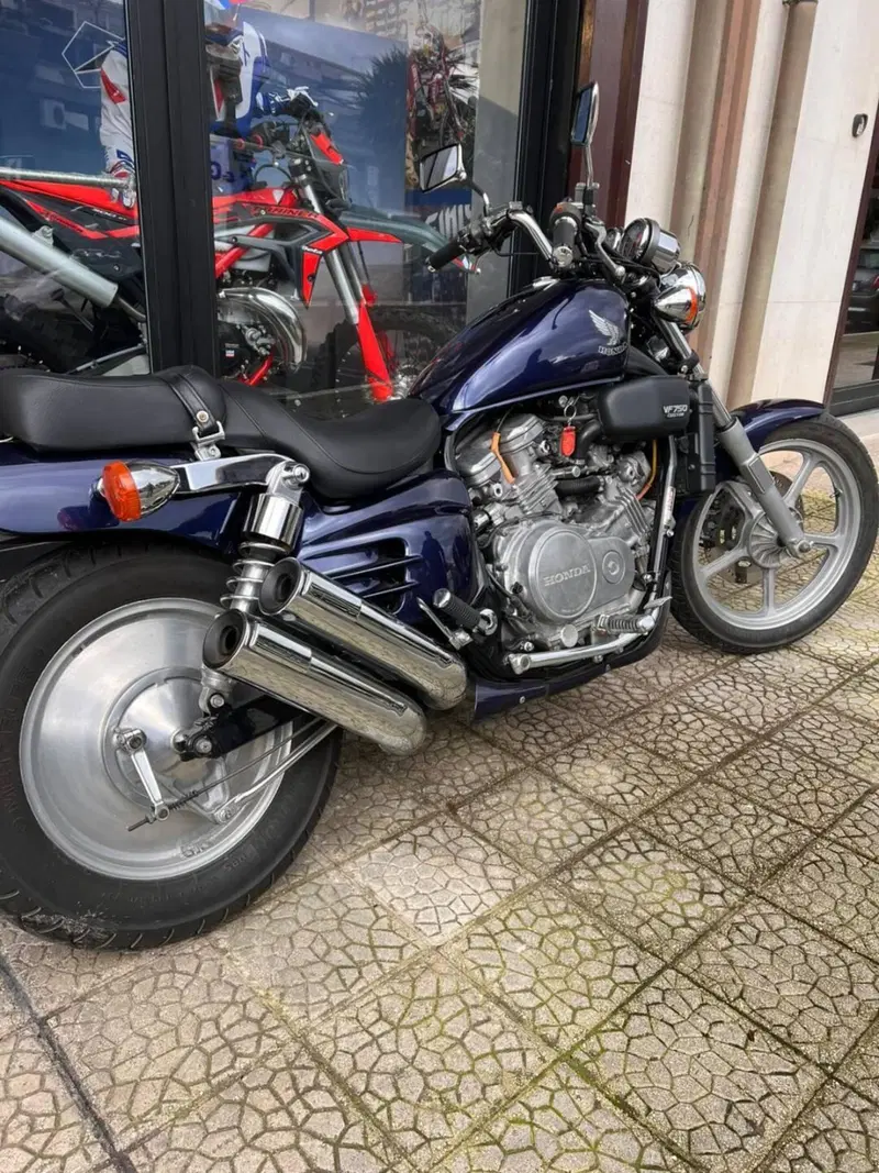 Honda VF 750 C (1985 - 01) (4)