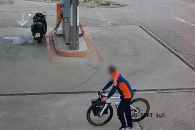 MotoGP: arrestato il ladro della bici da 20.000&euro; di Jorge Mart&iacute;n. Era travestito da meccanico KTM