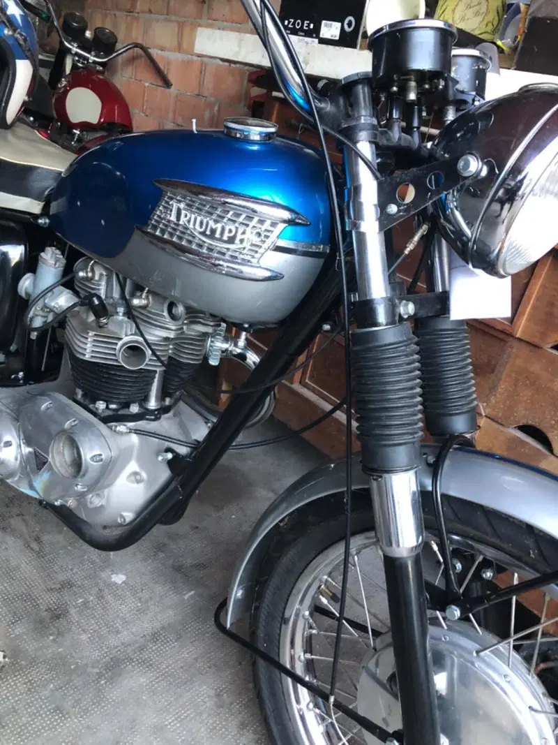 Triumph Bonneville T120 (2)