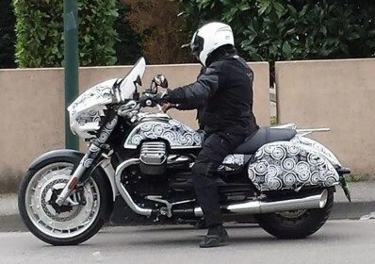 Moto Guzzi California in versione Bagger