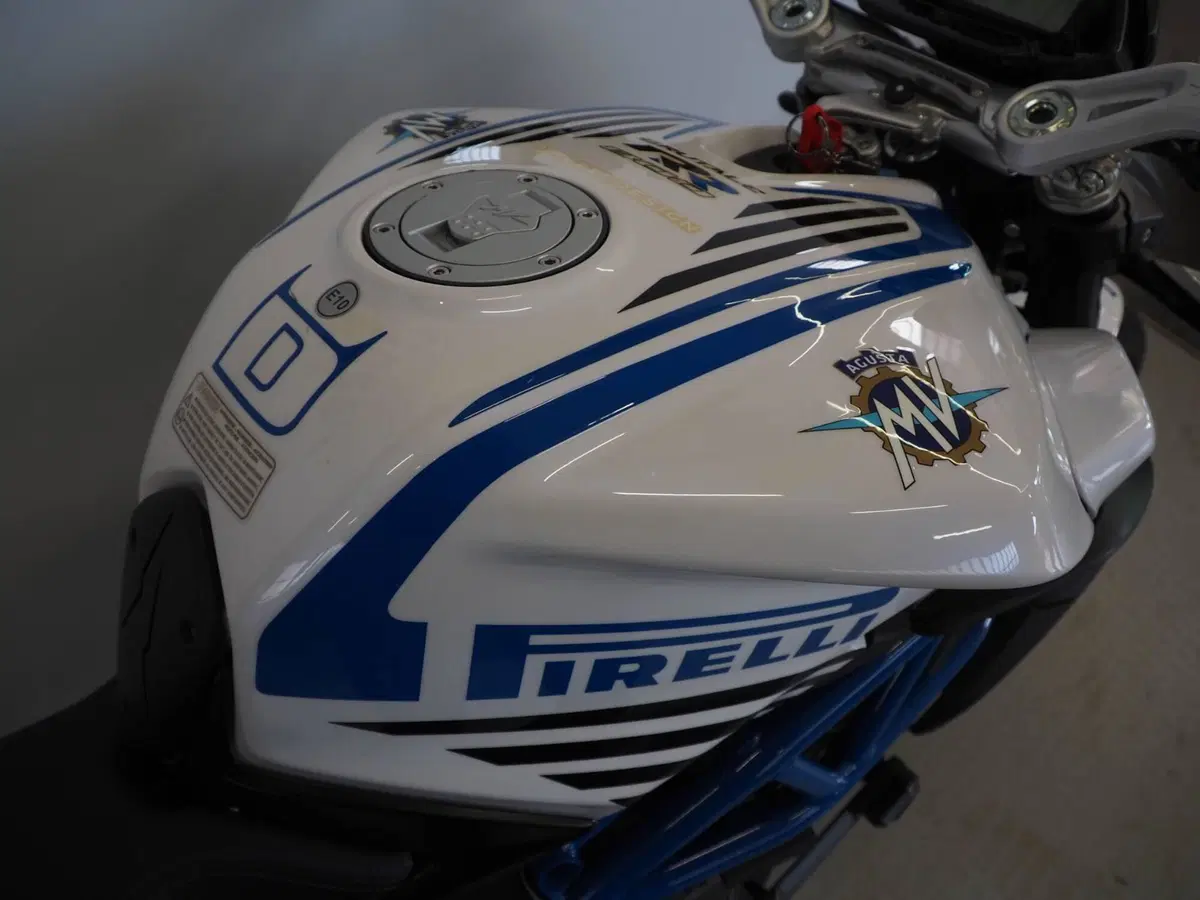 MV Agusta Dragster 800 RR Pirelli (2019) (7)