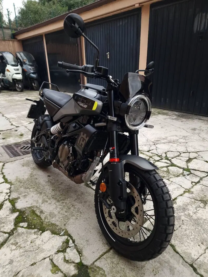 Husqvarna Svartpilen 125 (2024 - 26) (2)