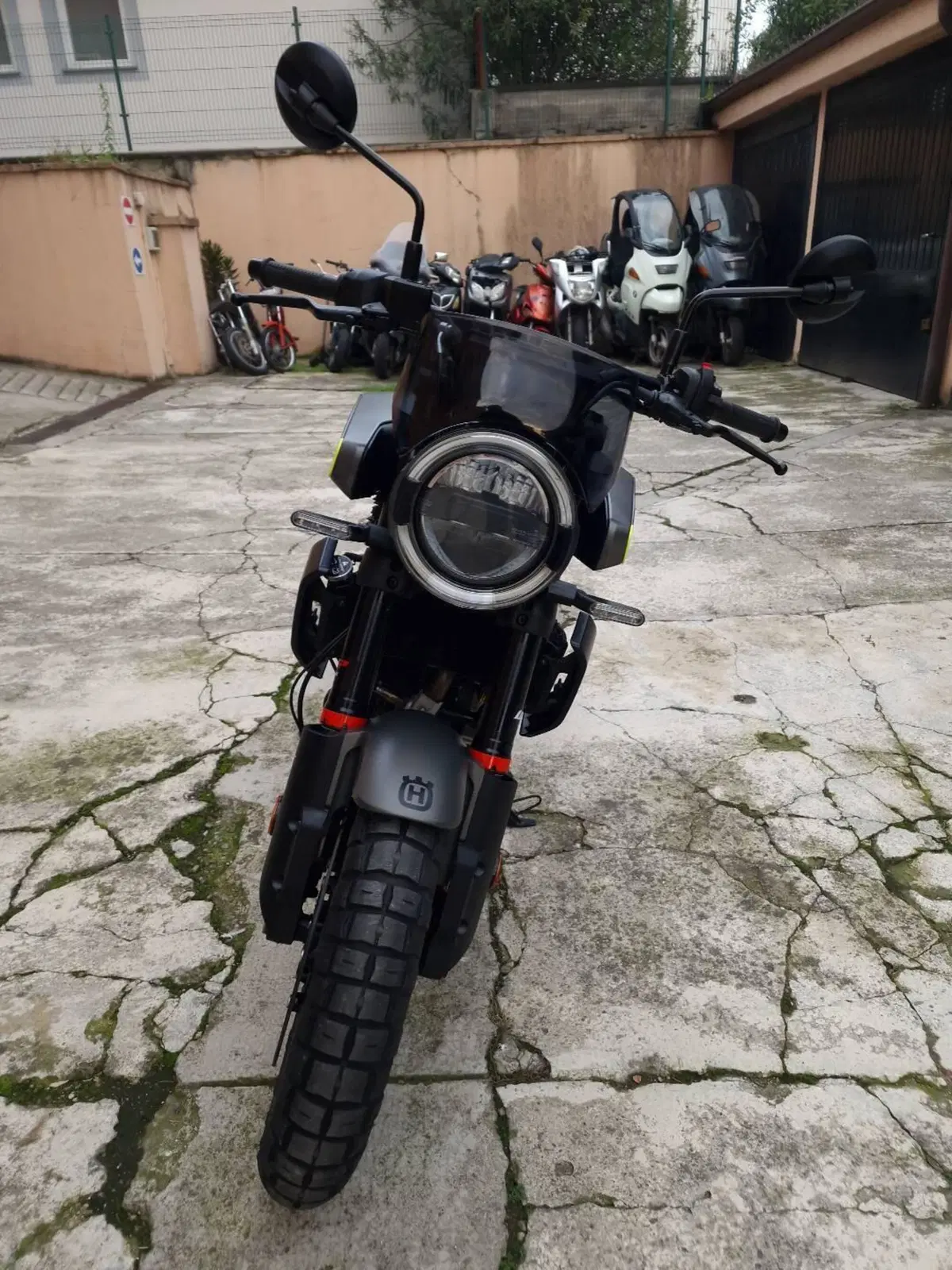 Husqvarna Svartpilen 125 (2024 - 26) (3)