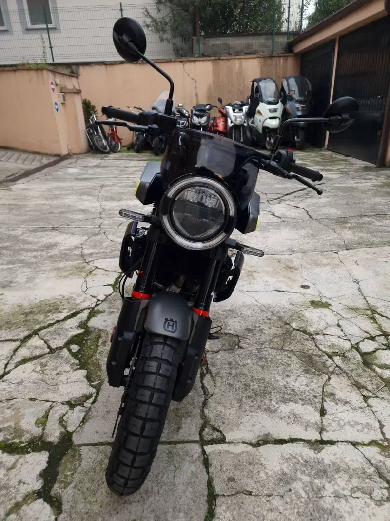 Husqvarna Svartpilen 125 (2024 - 26) (3)