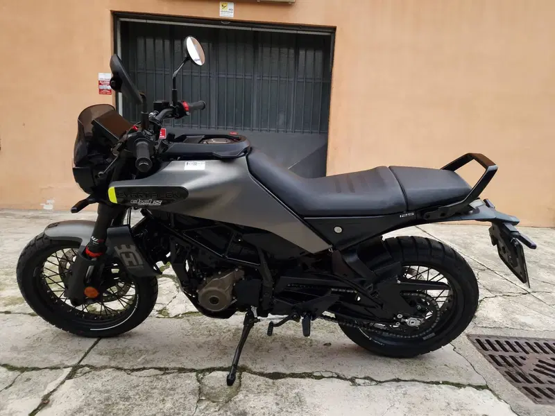 Husqvarna Svartpilen 125 (2024 - 26) (5)