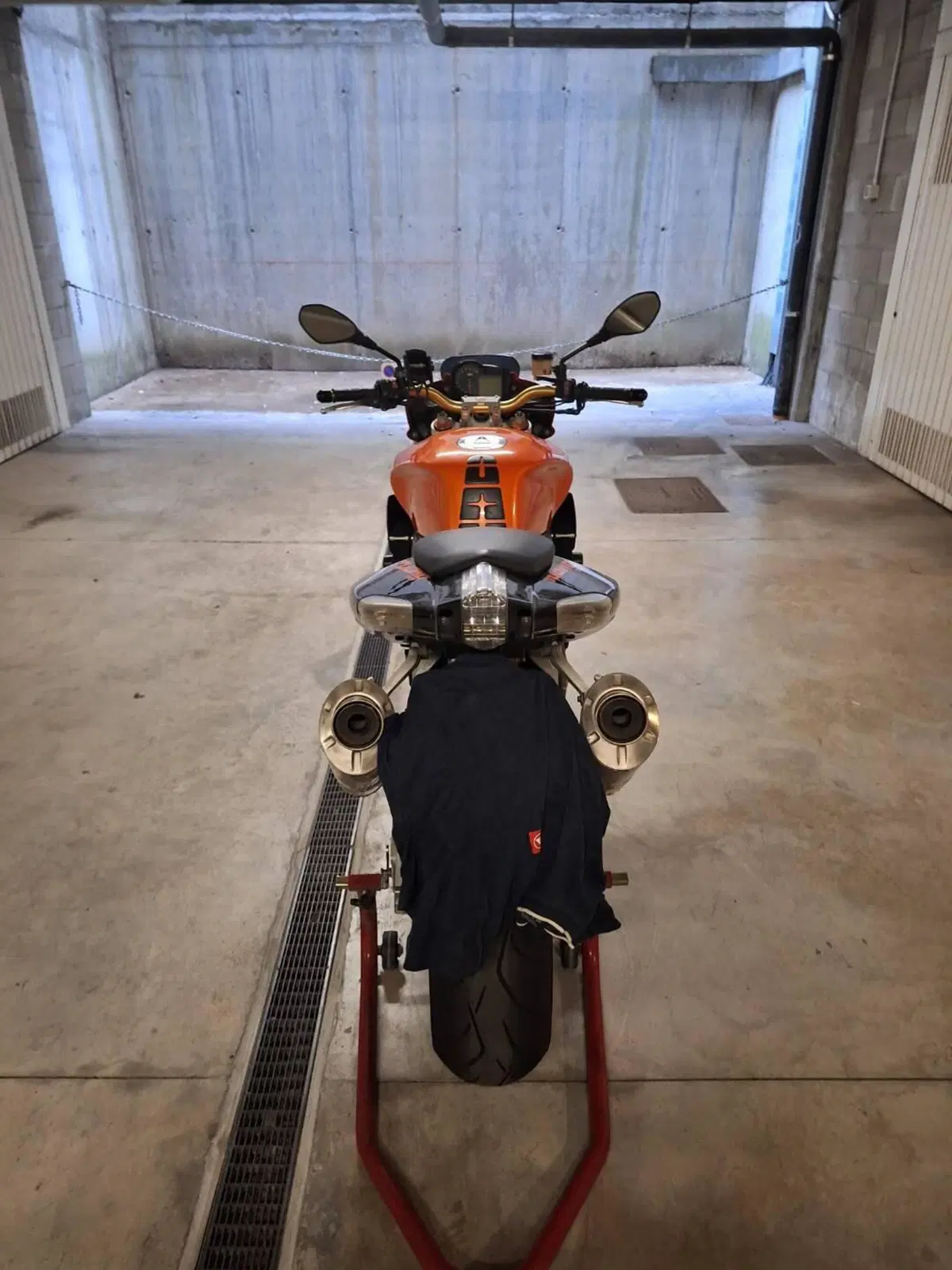 Aprilia Tuono 1000 R (2006 - 10) (5)