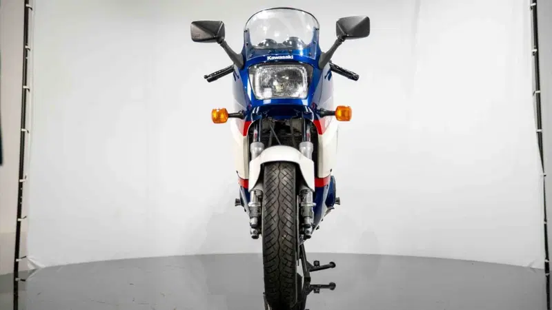 Kawasaki GPZ-R 600 (4)