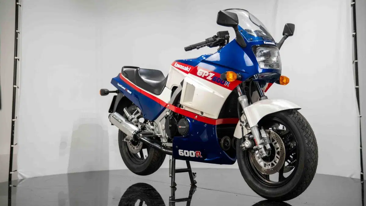 Kawasaki GPZ-R 600 (5)