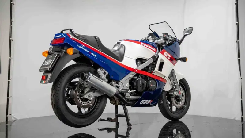 Kawasaki GPZ-R 600 (7)