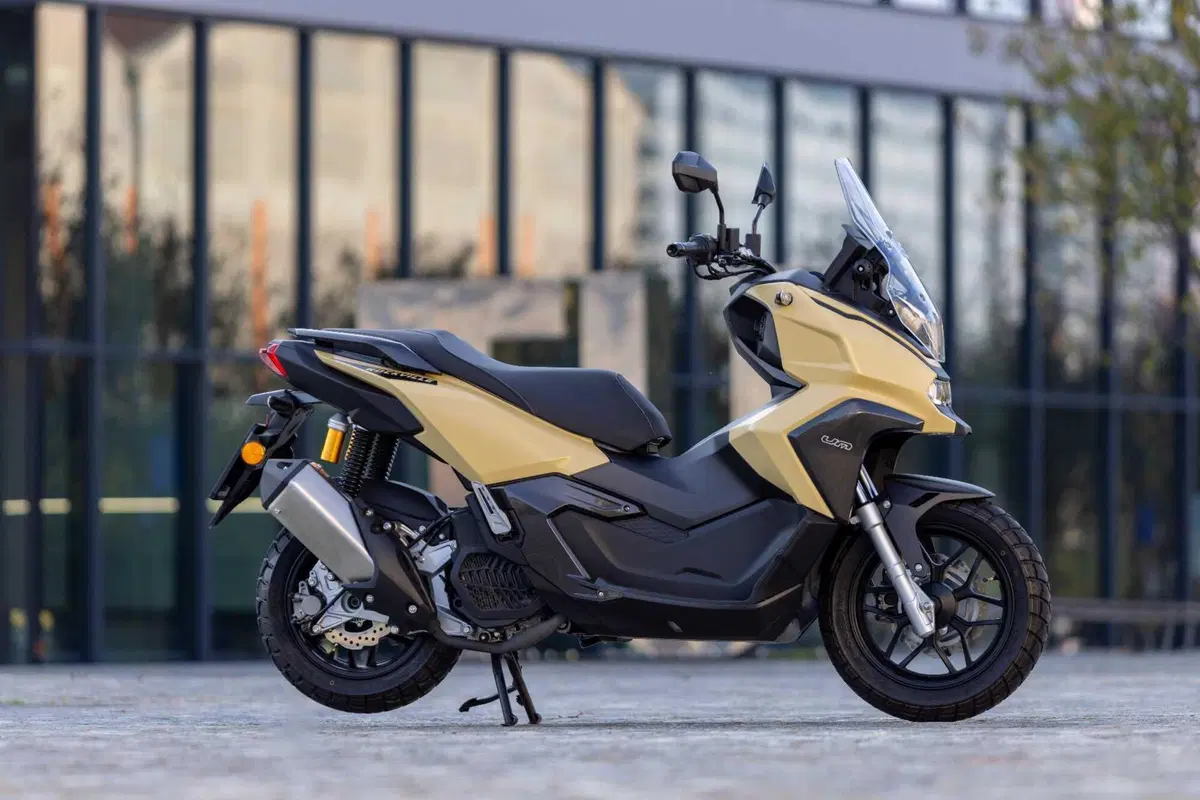 Rockville 125, il nuovo scooter sportivo di UM Motorcycles arriva in Italia (11)