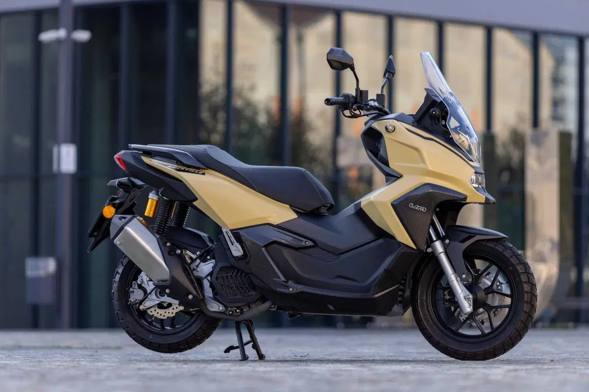 Rockville 125, il nuovo scooter sportivo di UM Motorcycles arriva in Italia (13)