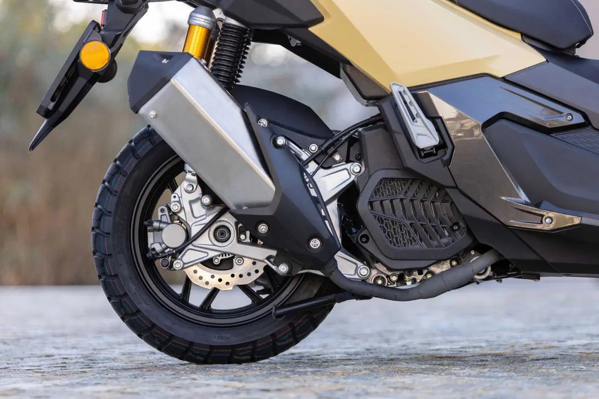 Rockville 125, il nuovo scooter sportivo di UM Motorcycles arriva in Italia (21)