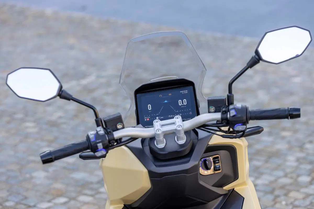 Rockville 125, il nuovo scooter sportivo di UM Motorcycles arriva in Italia (28)