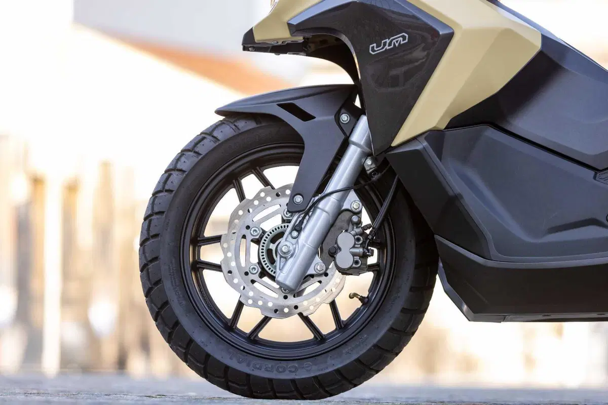 Rockville 125, il nuovo scooter sportivo di UM Motorcycles arriva in Italia (38)