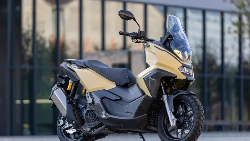 Rockville 125, il nuovo scooter sportivo di UM Motorcycles arriva in Italia