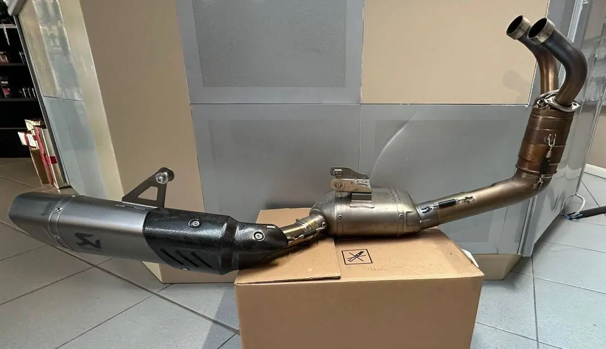 SCARICO AKRAPOVIC YAMAHA R7 (2)