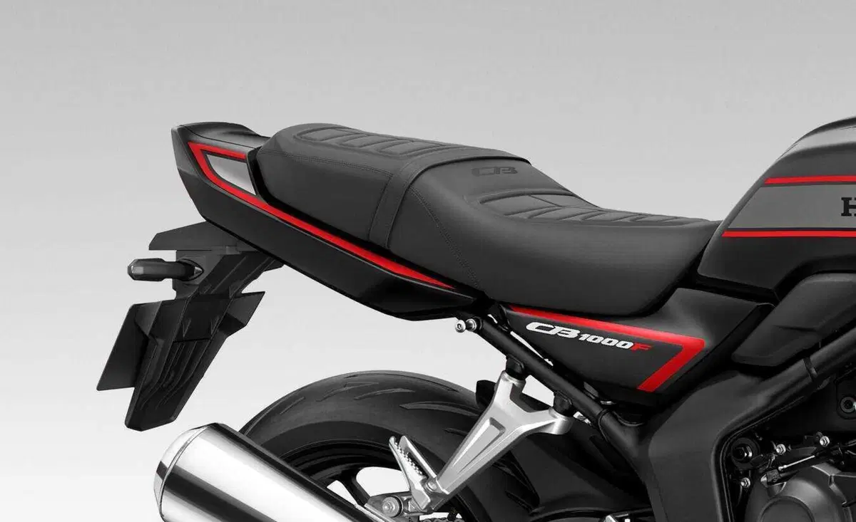 Ad EICMA ci sarà la Honda CB1000F! La roadster arriva in Italia nel 2026, qui tutti i dettagli (37)