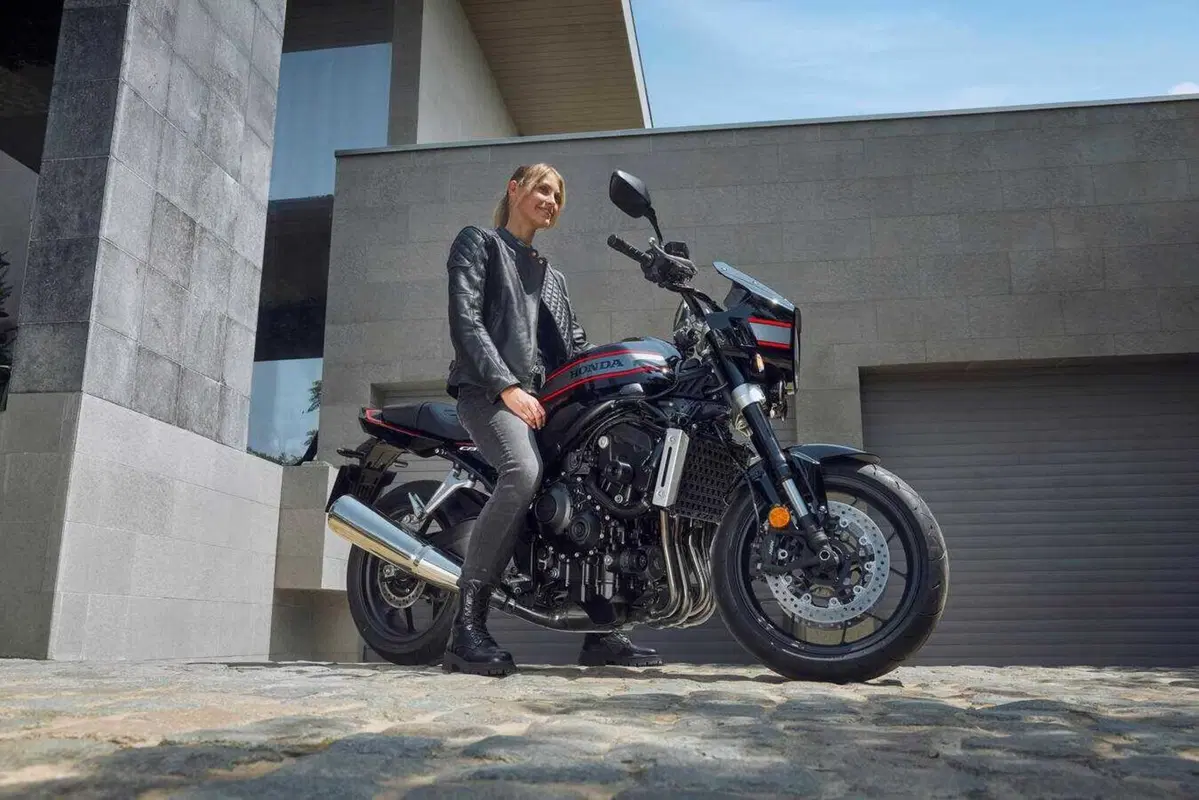 Ad EICMA ci sarà la Honda CB1000F! La roadster arriva in Italia nel 2026, qui tutti i dettagli (50)