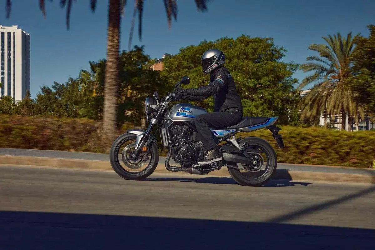 Ad EICMA ci sarà la Honda CB1000F! La roadster arriva in Italia nel 2026, qui tutti i dettagli (78)
