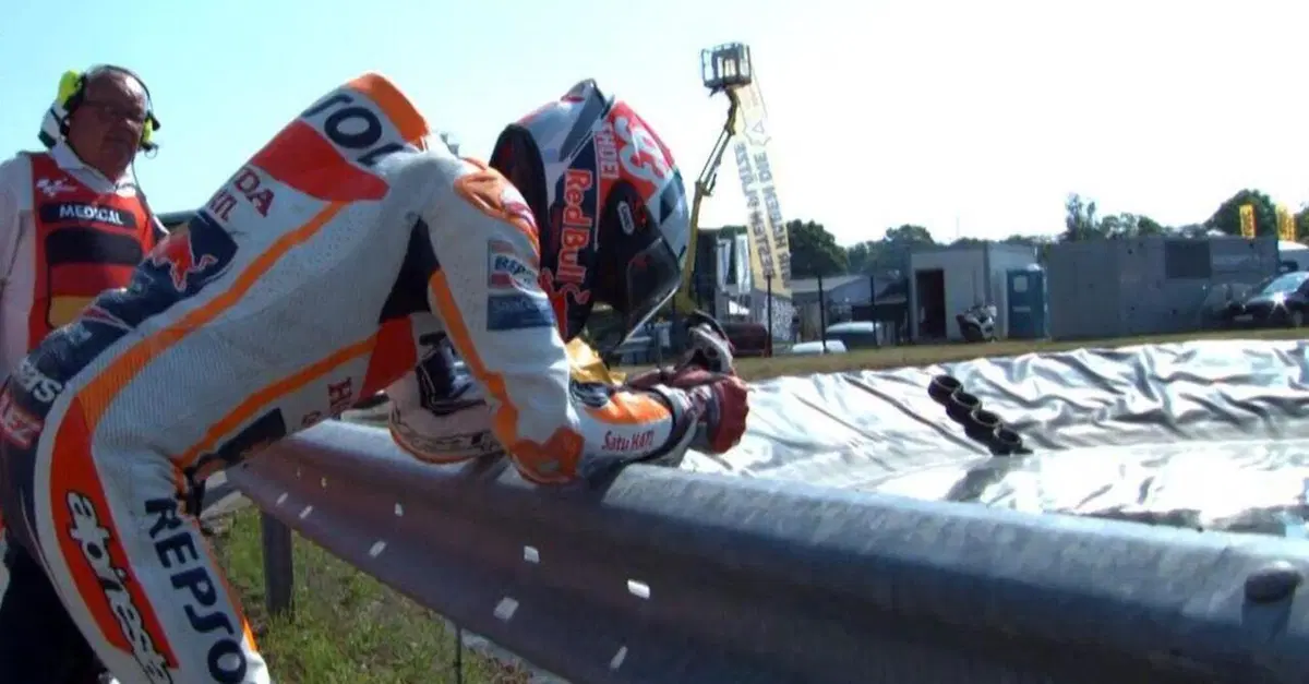 MotoGP 2025. Il momento in cui Davide Tardozzi ha visto Marc Marquez sconsolato: "Forse &egrave; ora di cambiare"