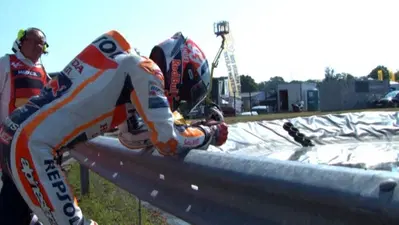 MotoGP 2025. Il momento in cui Davide Tardozzi ha visto Marc Marquez sconsolato: "Forse &egrave; ora di cambiare"