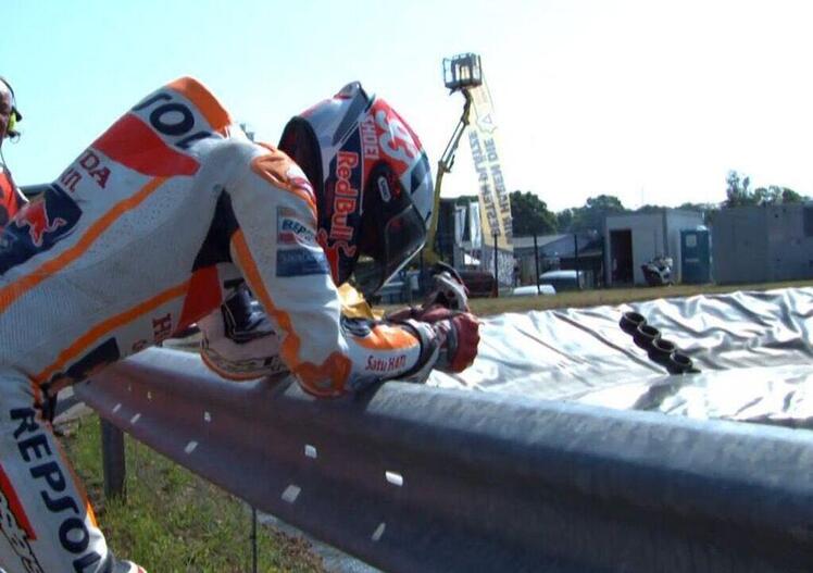 Il momento in cui Davide Tardozzi ha visto Marc Marquez sconsolato: Forse è ora di cambiare