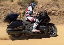 La Gold Wing non è fatta per fare motocross... eppure può volare. Per davvero! 