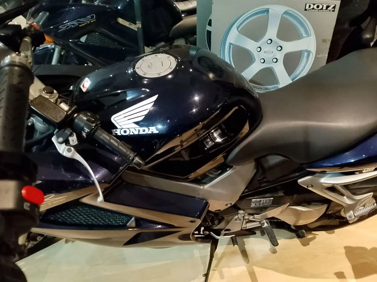 Honda VFR 800 (2002 - 05) (7)