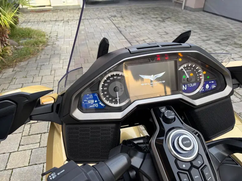 Honda GL 1800 Gold Wing 50° Anniversario (2025 - 26) (4)