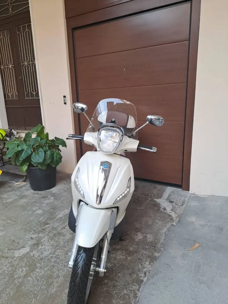 Piaggio Beverly 300 i.e. (2010 - 16)