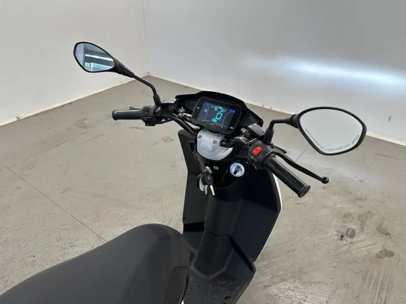 Piaggio 1 (2022 - 26) (10)