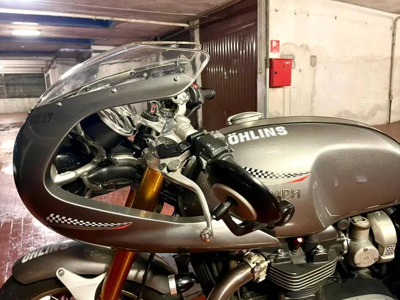 Triumph Thruxton 1200 R (2016) (3)