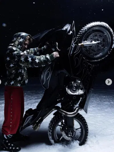 Quartararo sulla neve con una Yamaha R9 unica e incredibile [VIDEO]