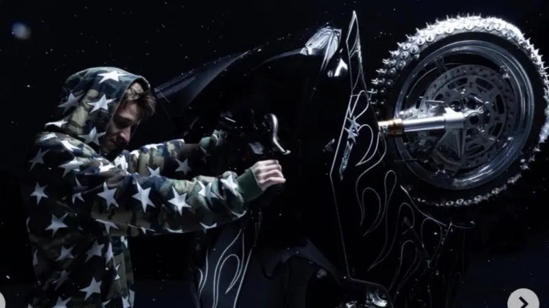 Quartararo sulla neve con una Yamaha R9 unica e incredibile [VIDEO]