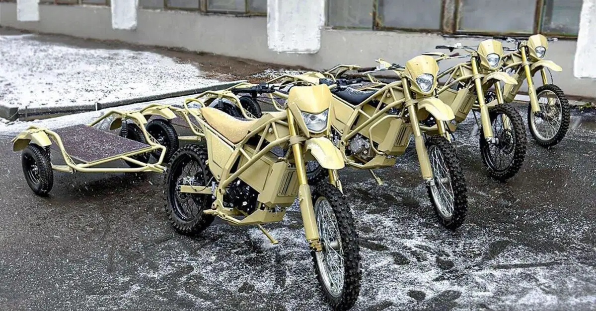 Non solo AK-47: Kalashnikov lancia una moto elettrica pronta per guerra ed emergenze