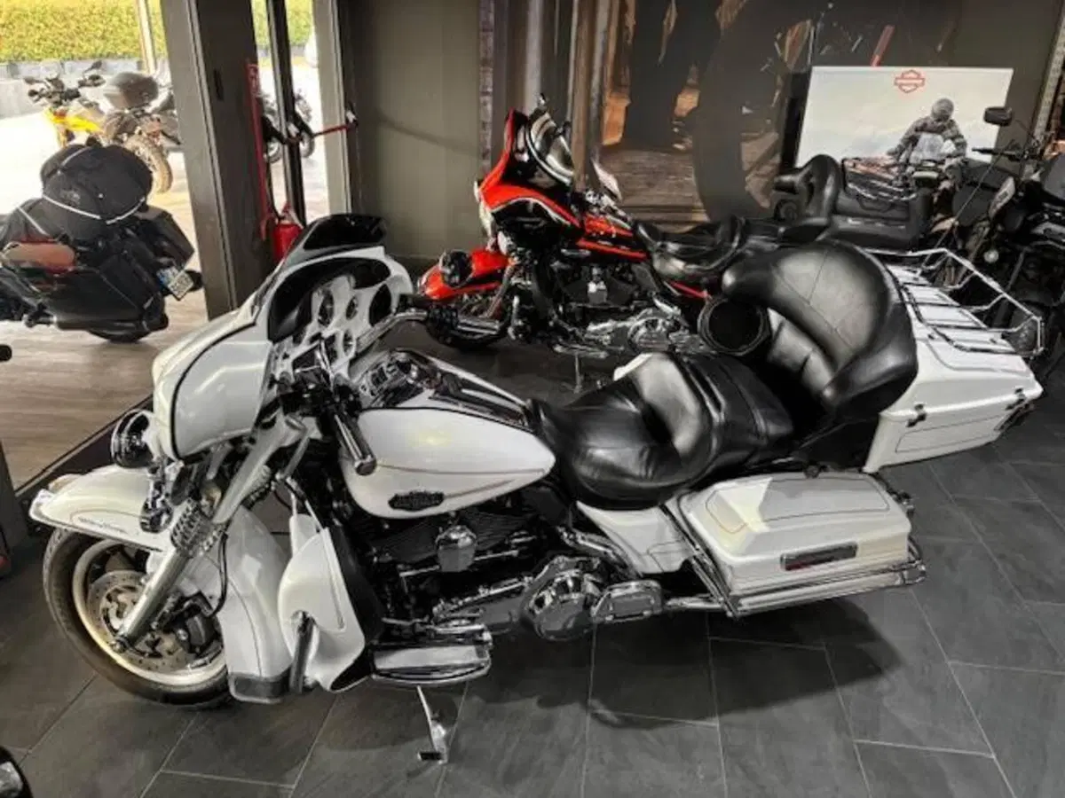 Harley-Davidson 1584 Electra Glide Ultra Classic (2008 - 13) - FLHTCU (5)