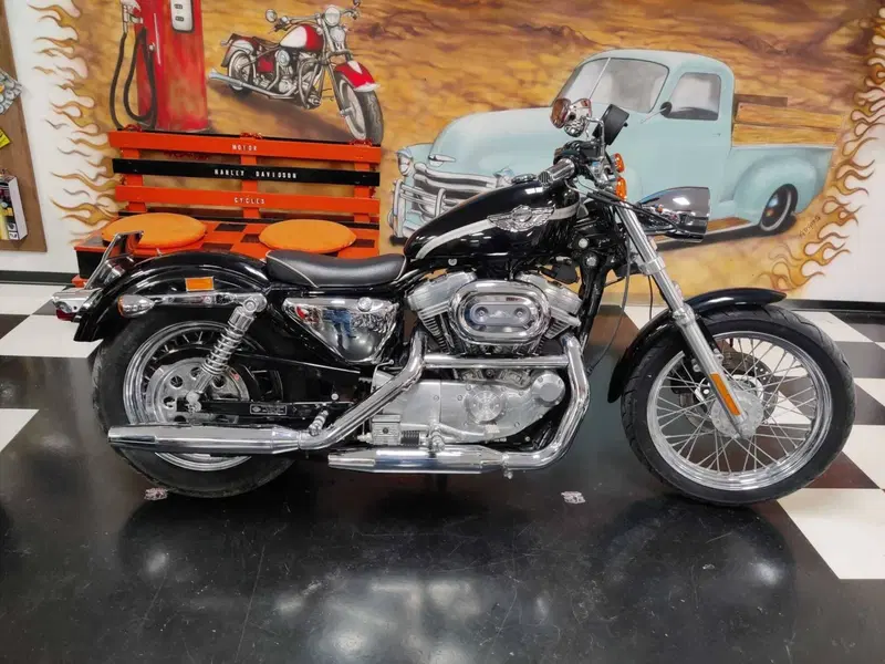 Harley-Davidson 883 Custom (2001 - 05) - XL 53C