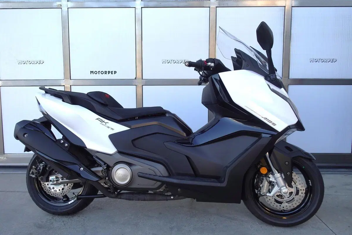 Kymco AK 575 Premium (2025 - 26) (2)