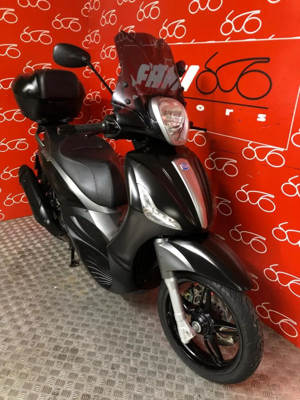 Piaggio Beverly 350 SportTouring ie ABS (2011 - 17) (2)