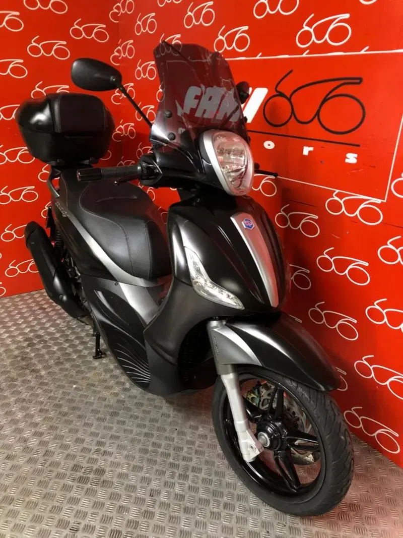 Piaggio Beverly 350 SportTouring ie ABS (2011 - 17) (2)