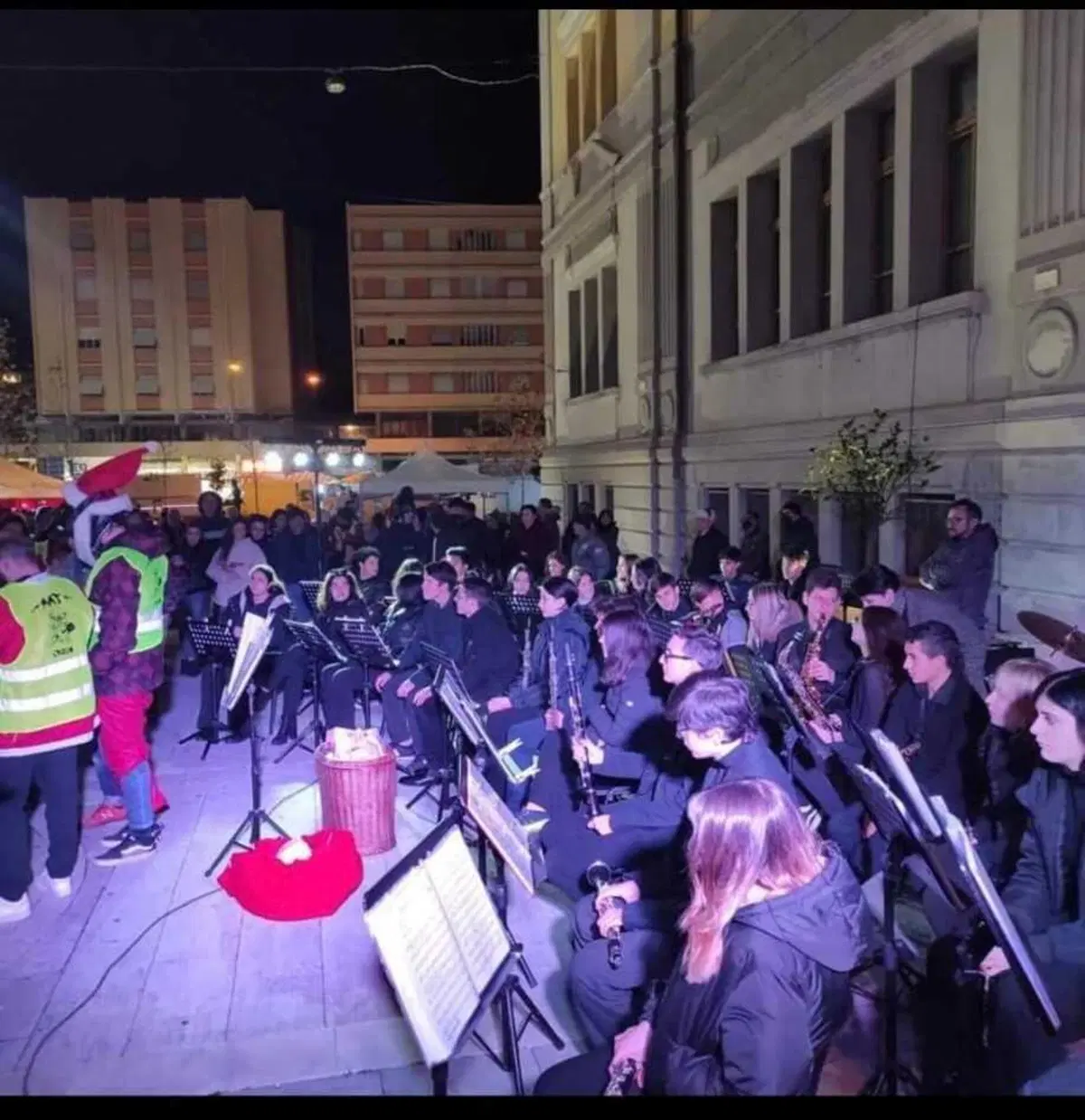 Anche quest'anno il Motoclub Massa organizza Babbo Natale in moto, appuntamento il 21 dicembre! (5)
