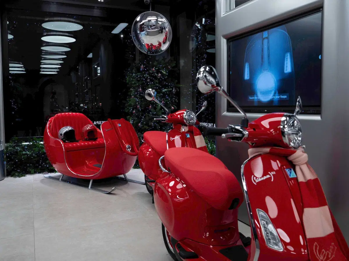 Milano celebra il Natale con la slitta firmata Vespa (4)