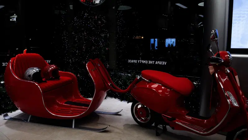 Milano celebra il Natale con la slitta firmata Vespa