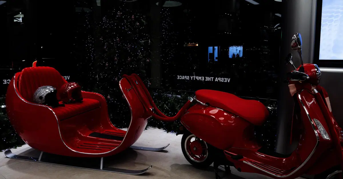 Milano celebra il Natale con la slitta firmata Vespa