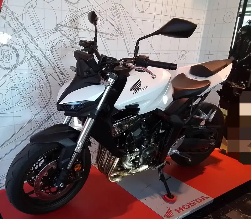 Honda CB 1000 Hornet (2025 - 26) (4)