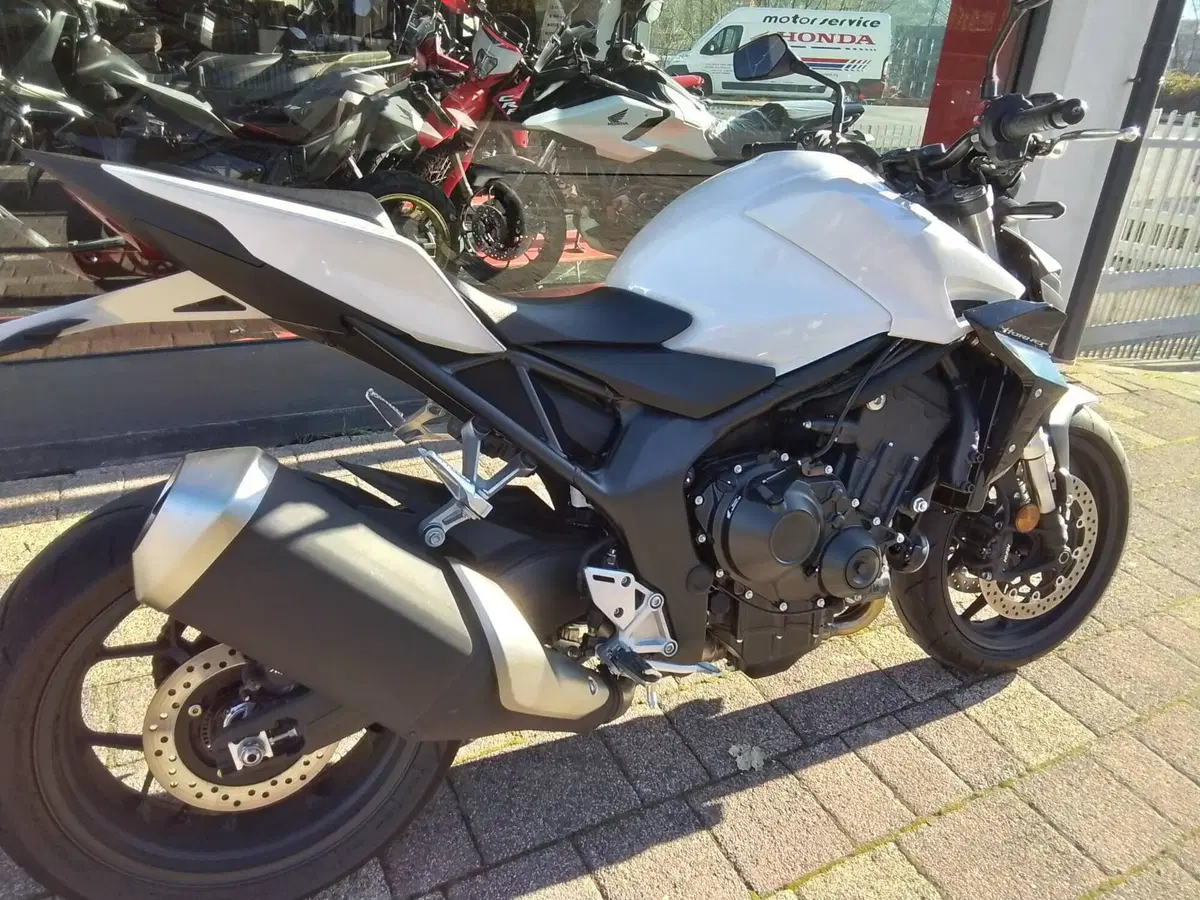 Honda CB 1000 Hornet (2025 - 26) (16)