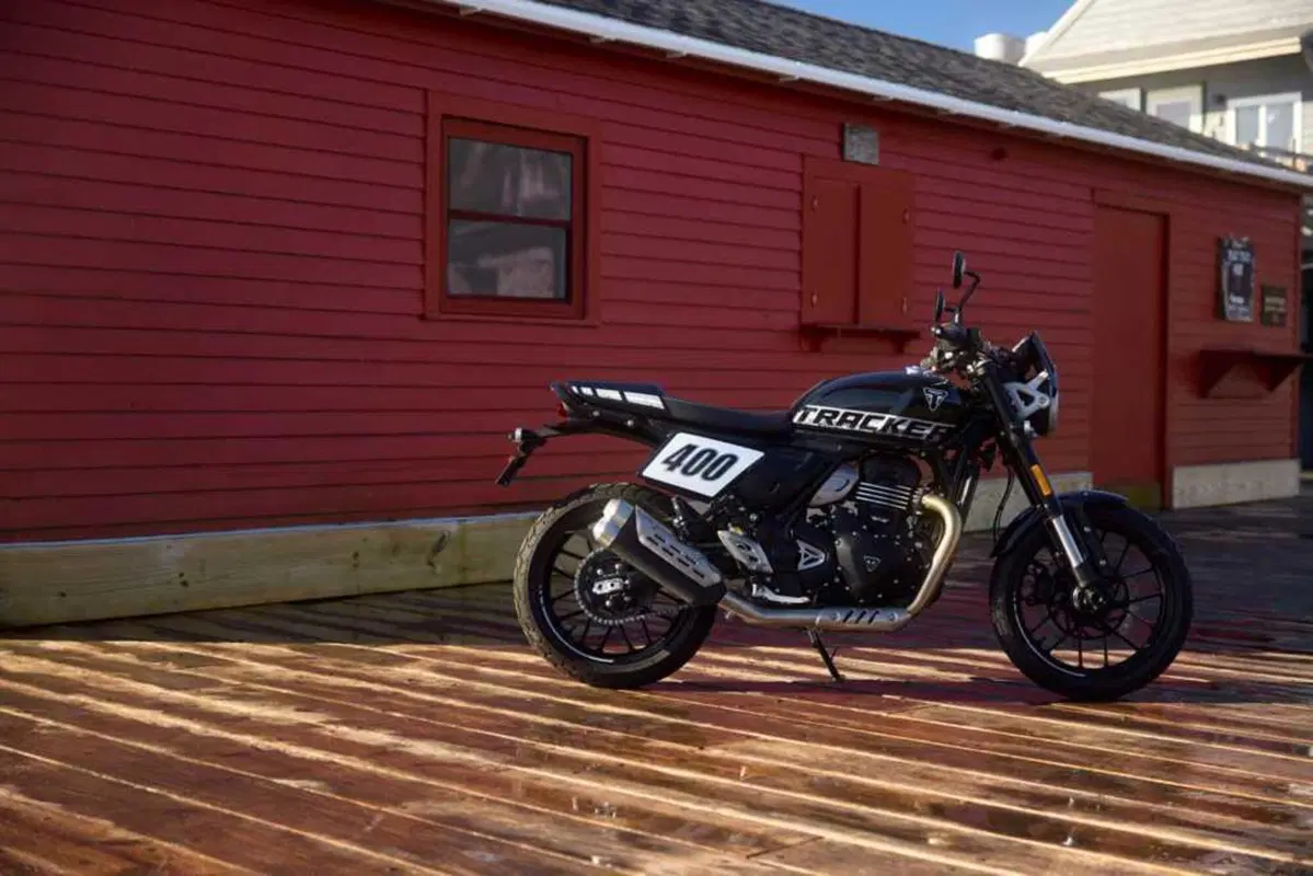 Triumph Tracker 400 2026: scheda tecnica e prezzo della nuova monocilindrica Flat Track [GALLERY] (4)
