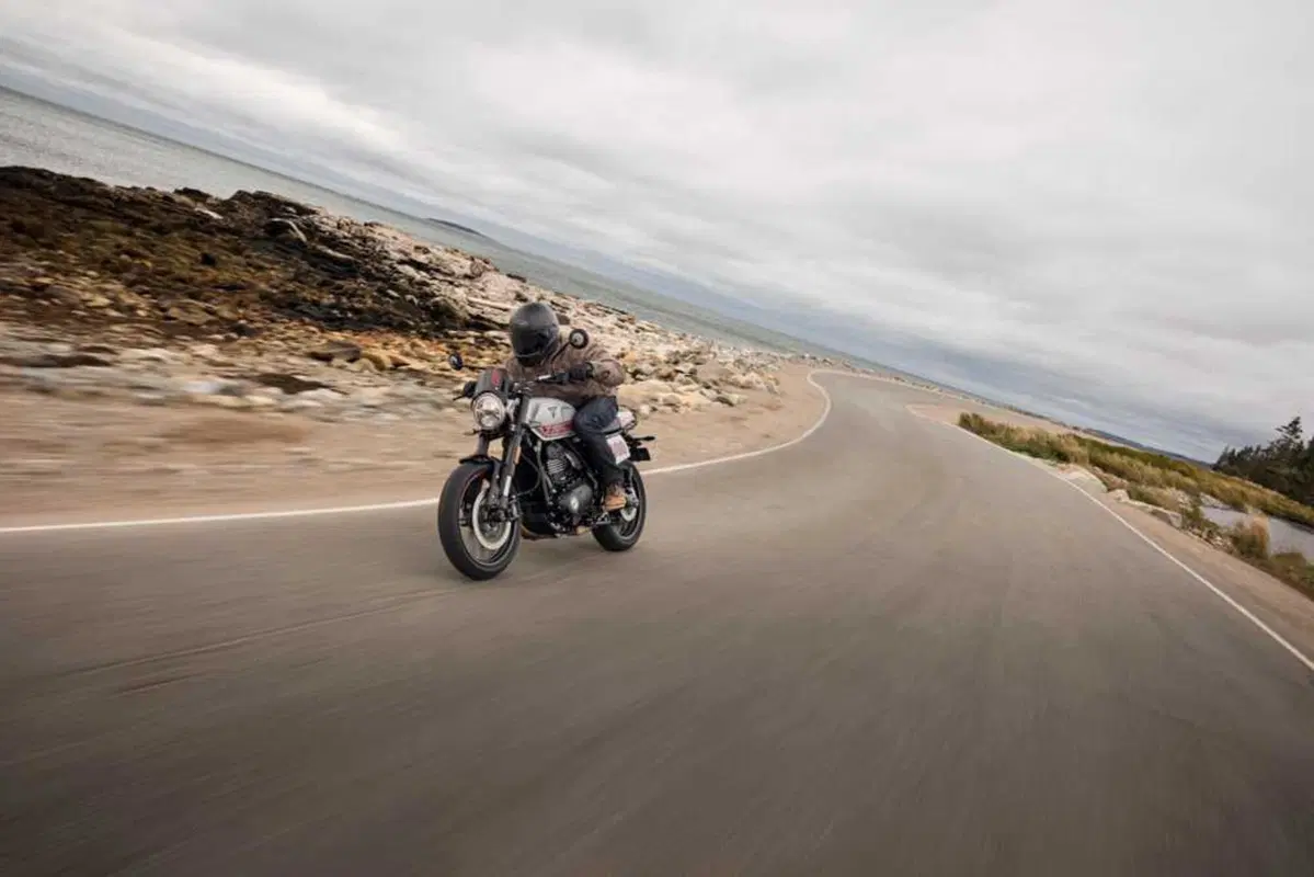 Triumph Tracker 400 2026: scheda tecnica e prezzo della nuova monocilindrica Flat Track [GALLERY] (12)